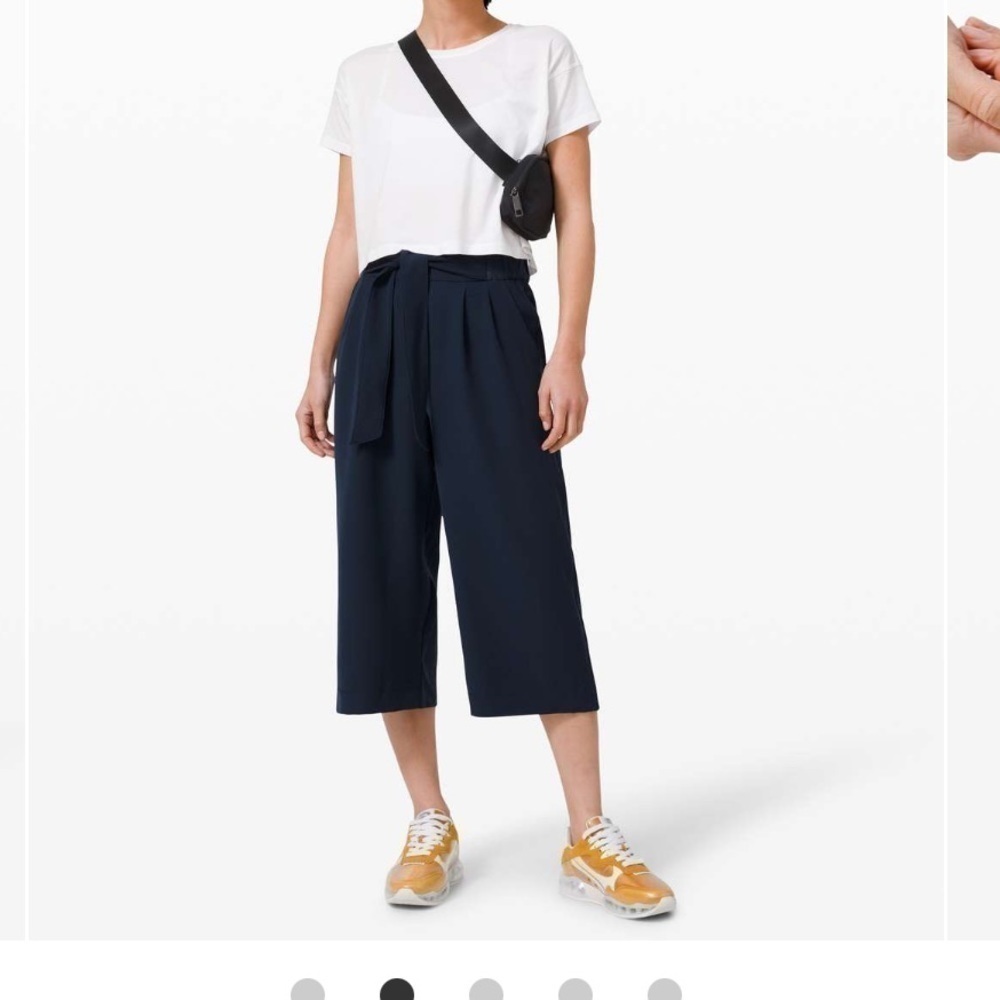 Lululemon Noir Crop
True Navy casual comfy pants